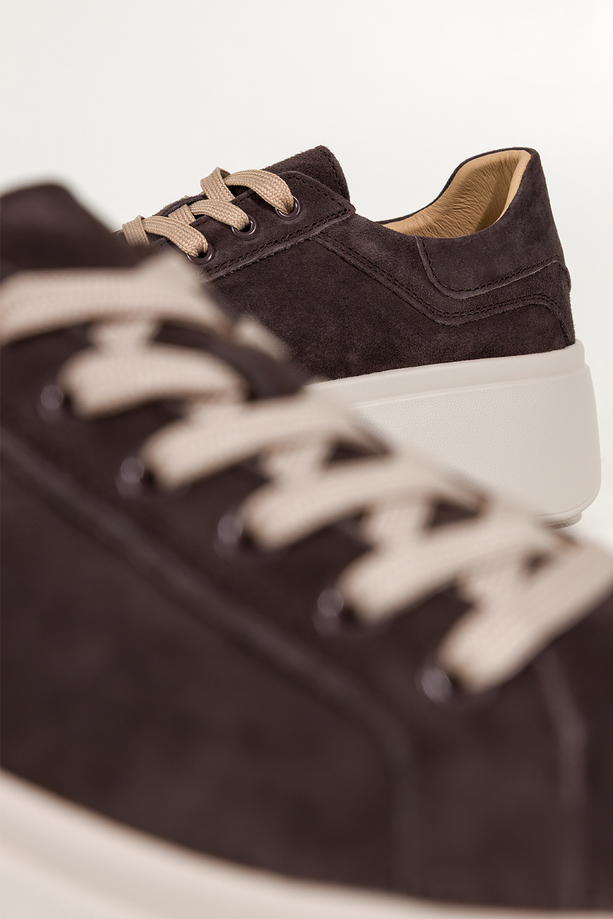 Czekoladowe sneakersy skórzane damskie buty sportowe na kremowej platformie beżowe sznurówki Carla TW-OC8927