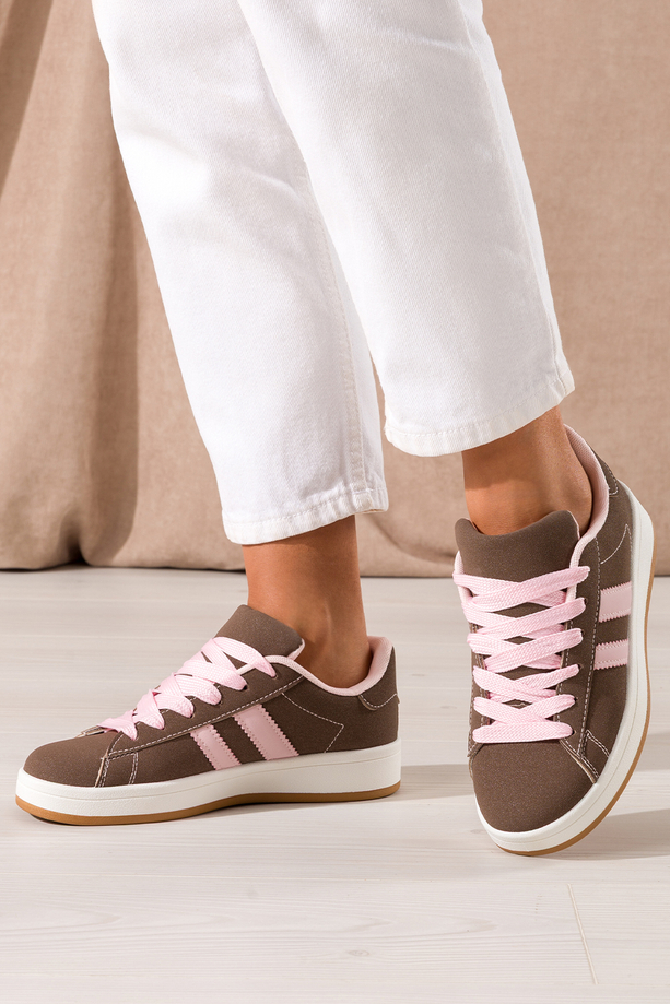 Brązowe sneakersy damskie buty sportowe na platformie sznurowane różowe wstawki Casu 77632-6