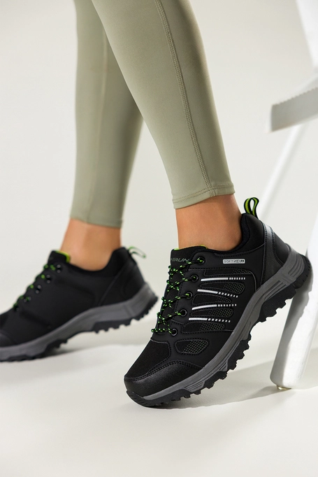 Czarne buty trekkingowe damskie buty sportowe softshell na bieżnikowanej podeszwie sznurowane białe i seledynowe wstawki Carla 1540