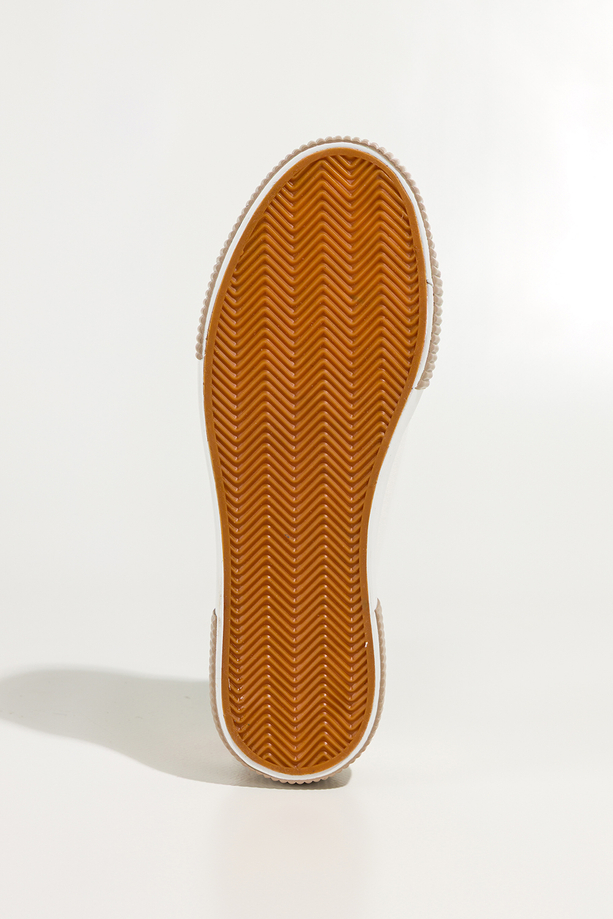 Białe trampki damskie sneakersy z kolorowymi sercami na platformie sznurowane Carla QY853-9