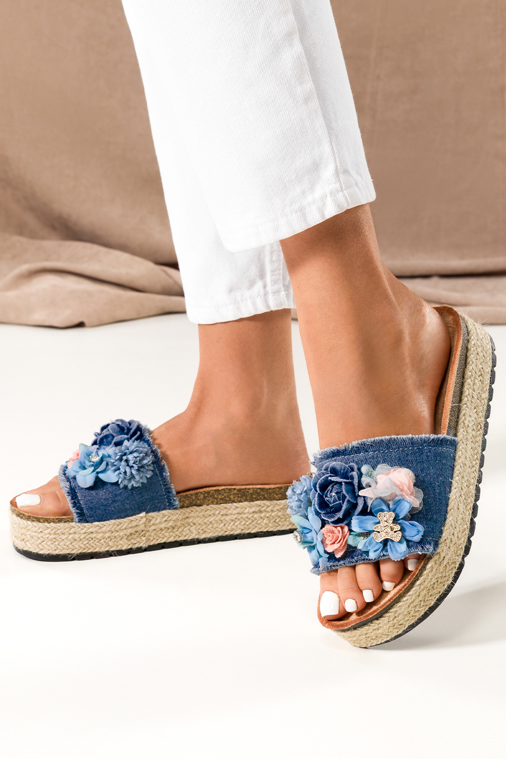 Granatowe klapki damskie jeansowe espadryle na platformie na cholewce kwiaty mi cyrkonie Carla 243