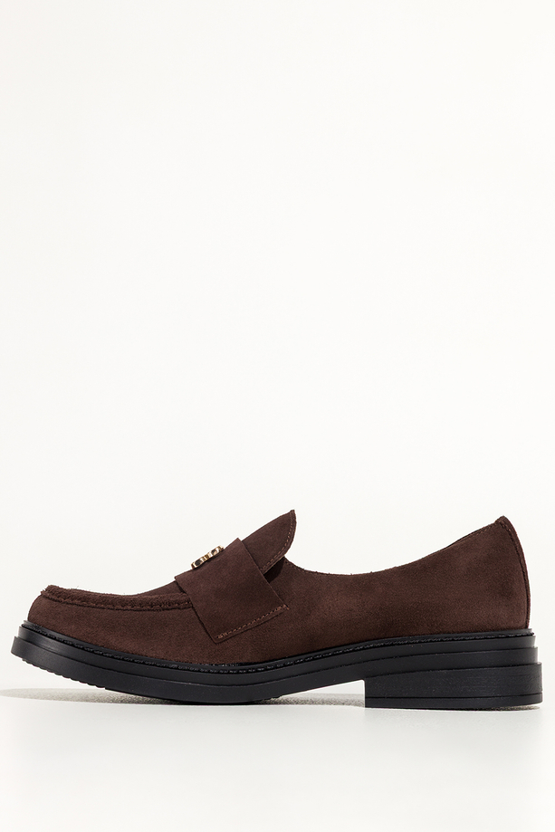 Czekoladowe mokasyny skórzane damskie ze złotą ozdobą PRODUKT POLSKI Casu 79825