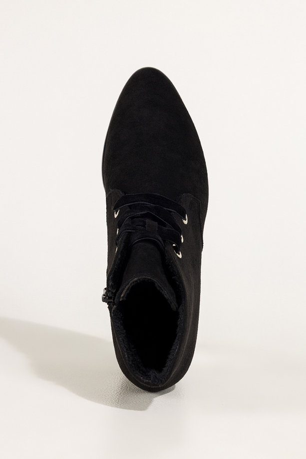 Czarne botki damskie Sergio Leone na niskim szerokim obcasie wycięta cholewka welurowe sznurówki YG779  