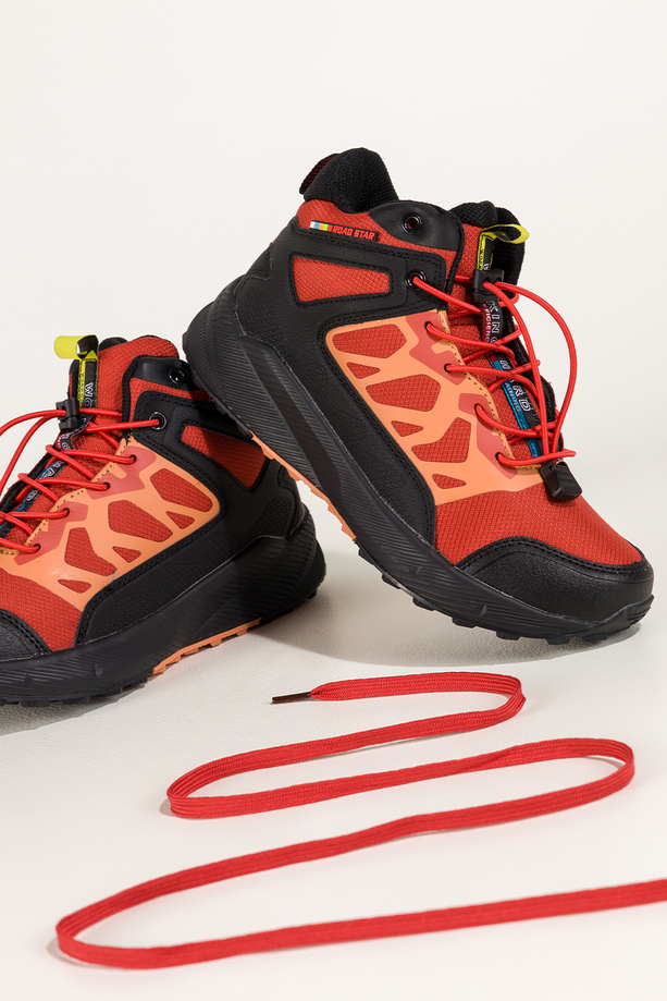 Czerwone buty sportowe trekkingowe damskie wodoodporne na bieżnikowanej podeszwie z regulowaną elastyczną sznurówką pomarańczowe wstawki Casu 7493-6D
