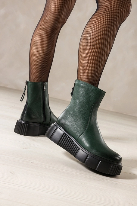 Zielone botki skórzane damskie na żłobionej platformie z ozdobnym zamkiem z tyłu PRODUKT POLSKI Casu 39630