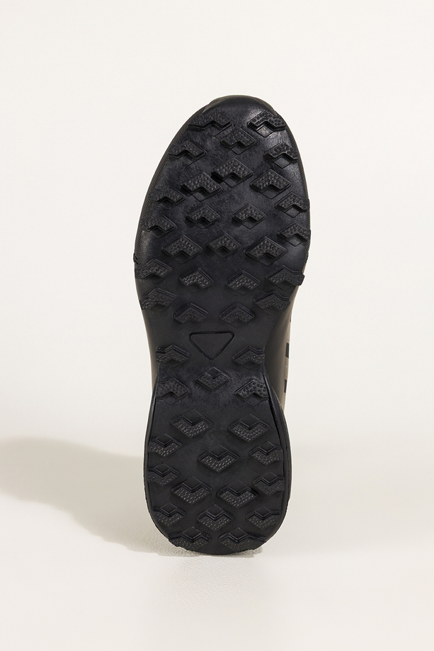 Czarne buty trekkingowe damskie buty sportowe softshell na bieżnikowanej podeszwie sznurowane Carla EY82976-8
