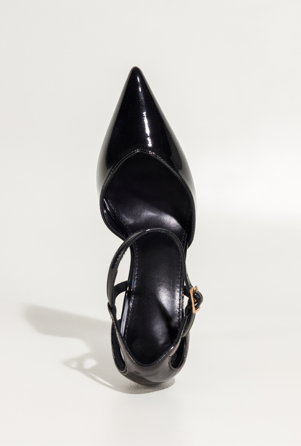 Czarne czółenka damskie szpilki lakierowane z paskiem wycięcia na cholewce Carla OV849