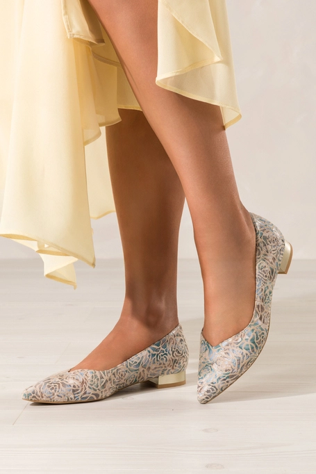 Wielokolorowe baleriny skórzane damskie na niskim obcasie pastelowe kwiaty PRODUKT POLSKI Casu 2193-858