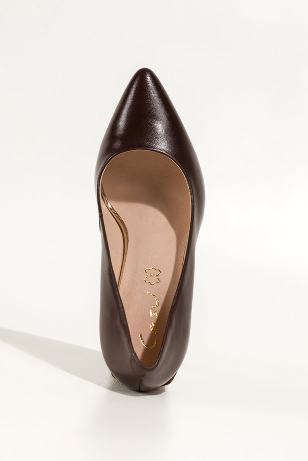 Czekoladowe czółenka skórzane damskie na ozdobnym szerokim klocku z wzorem PRODUKT POLSKI Casu 6906-704