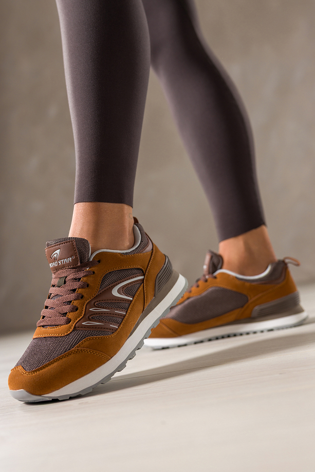 Brązowe sneakersy damskie buty sportowe na żłobionej podeszwie sznurowane ciemnobrązowe wstawki Casu 7398-3D