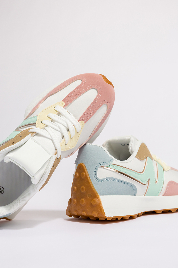 Białe sneakersy damskie buty sportowe na bieżnikowanej platformie kolorowe wstawki sznurowanie Carla LLS-7