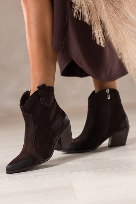 Czekoladowe botki skórzane damskie kowbojki na ściętym obcasie z wyciętą cholewką PRODUKT POLSKI Casu 6144