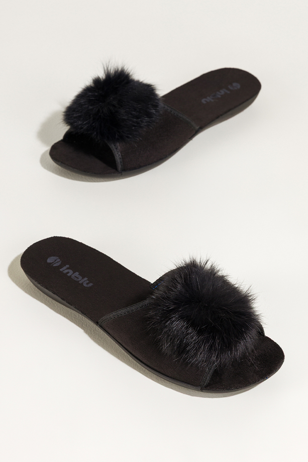 Czarne kapcie damskie Inblu obuwie domowe z futerkiem MK99993E