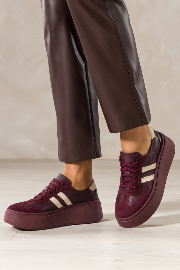 Bordowe sneakersy skórzane damskie buty sportowe na platformie beżowe wstawki sznurowane PRODUKT POLSKI Casu 7987