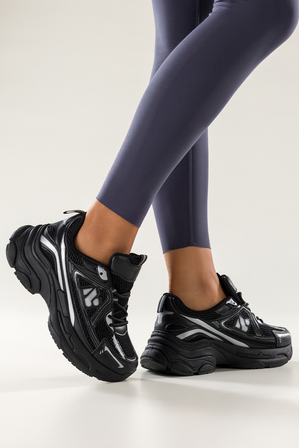 Czarne sneakersy damskie buty sportowe na platformie srebrne wstawki sznurowane Carla OZ693K