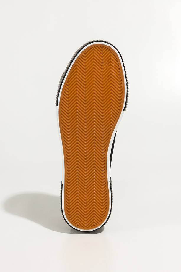 Czarne trampki damskie sneakersy z kolorowymi sercami na platformie sznurowane Carla QY853