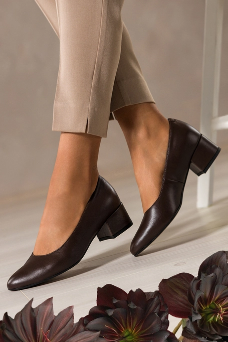 Czekoladowe czółenka skórzane damskie na szerokim klocku PRODUKT POLSKI Casu 7096-704