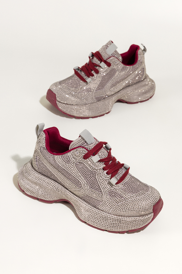 Szare sneakersy damskie buty sportowe na ozdobnej platformie błyszczące cyrkonie bordowe sznurówki Carla QP-0607-6