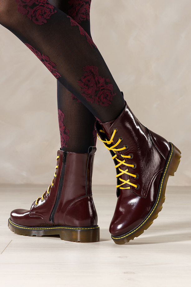 Bordowe botki skórzane damskie lakierowane glany na bieżnikowanej podeszwie z przeszyciami sznurowane PRODUKT POLSKI Casu 7293-ELTZ