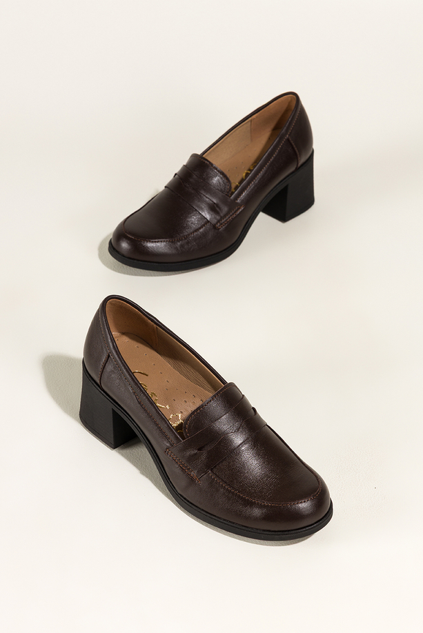 Czekoladowe mokasyny skórzane damskie na szerokim klocku ozdobny pasek PRODUKT POLSKI Casu 2762