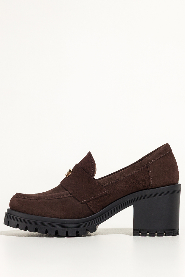 Czekoladowe mokasyny skórzane damskie na szerokim klocku bieżnikowana platforma złota ozdoba PRODUKT POLSKI Casu 79831