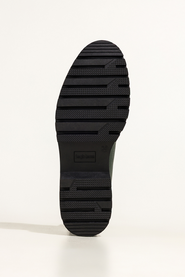 Zielone mokasyny skórzane damskie Sergio Leone na bieżnikowanej podeszwie czarna ozdoba na cholewce NP74833-H