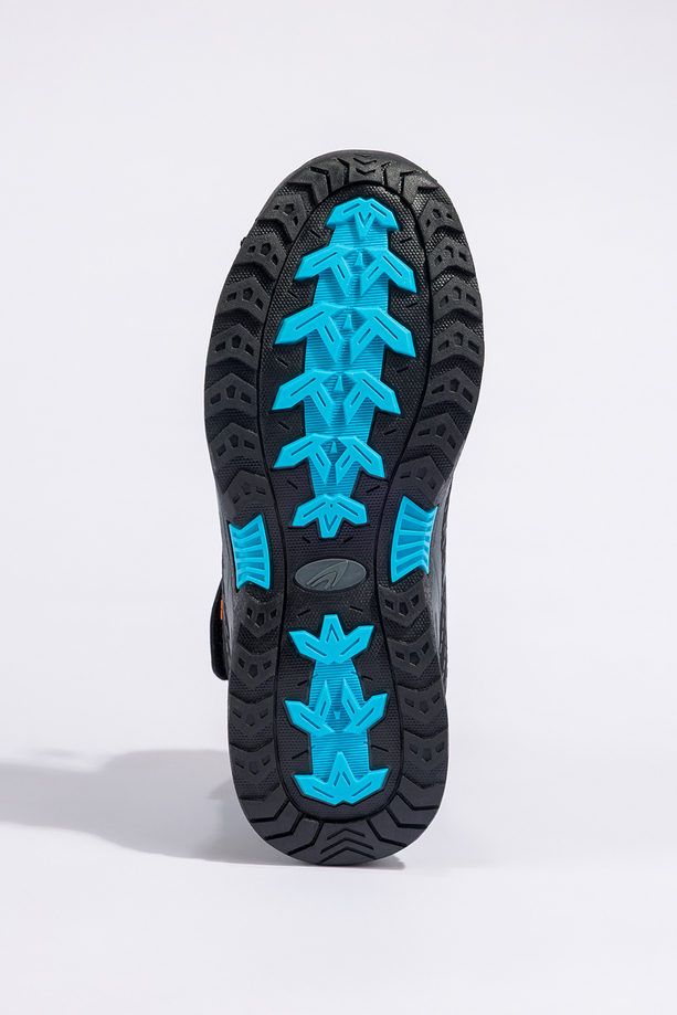 Czarne buty trekkingowe damskie na bieżnikowanej podeszwie z regulowaną elastyczną sznurówką niebieskie wstawki softshell Casu 2310-14W