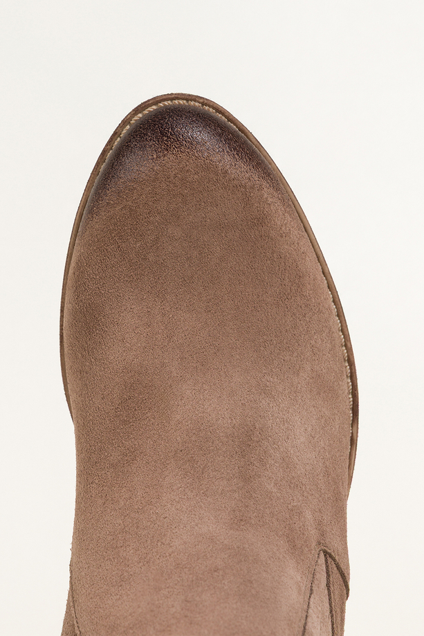 Ciemnobeżowe botki skórzane damskie kowbojki na szerokim ściętym klocku guma w cholewce PRODUKT POLSKI Casu 39455