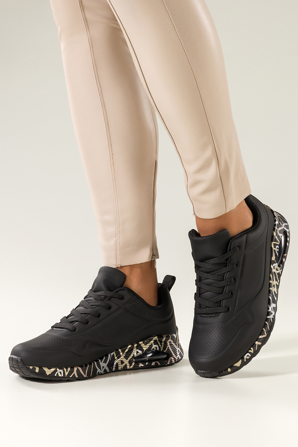 Czarne sneakersy damskie buty sportowe na koturnie z czarnym wzorem sznurowane Casu 0961-8