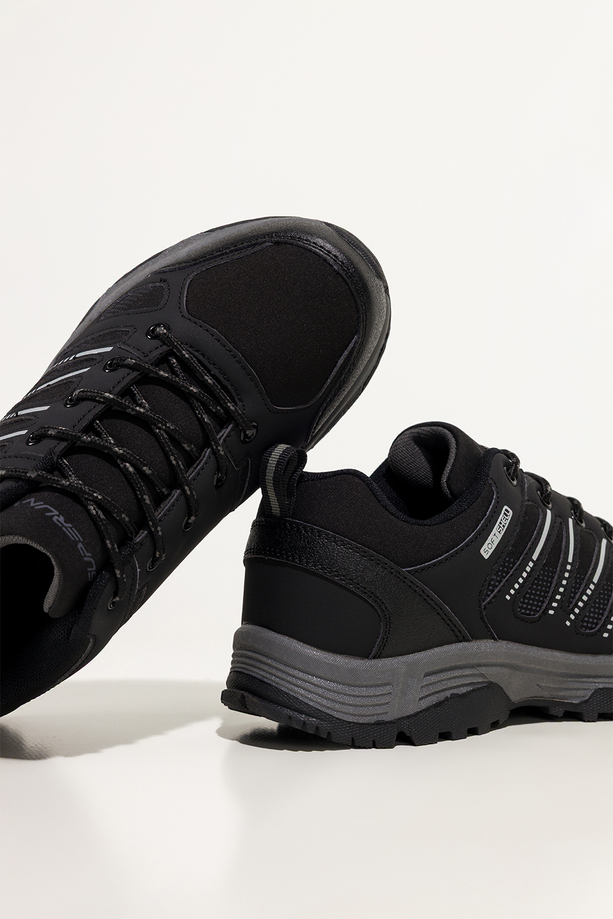 Czarne buty trekkingowe damskie buty sportowe softshell na bieżnikowanej podeszwie sznurowane białe wstawki Carla 1540