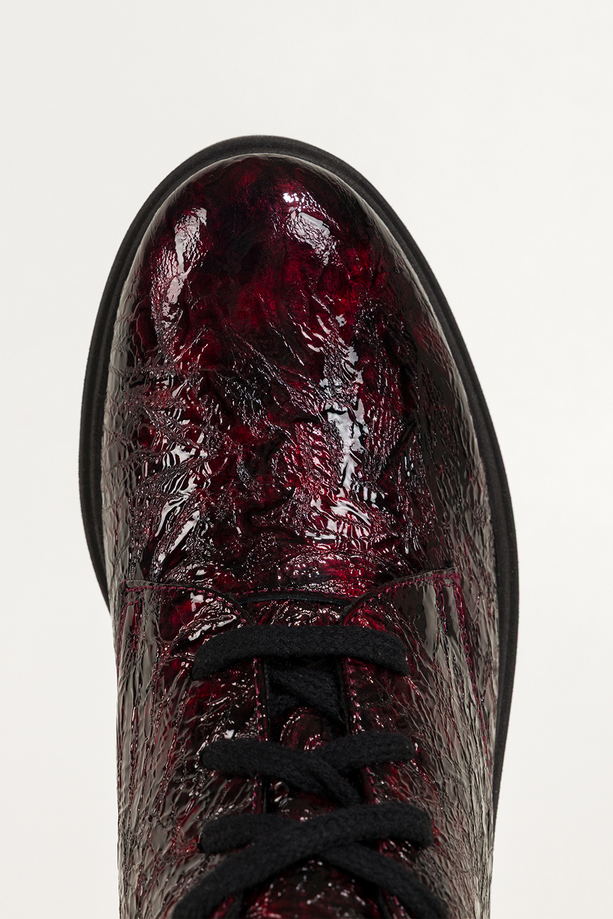 Bordowe botki skórzane damskie lakierowane z wzorem sznurowane PRODUKT POLSKI Casu 444