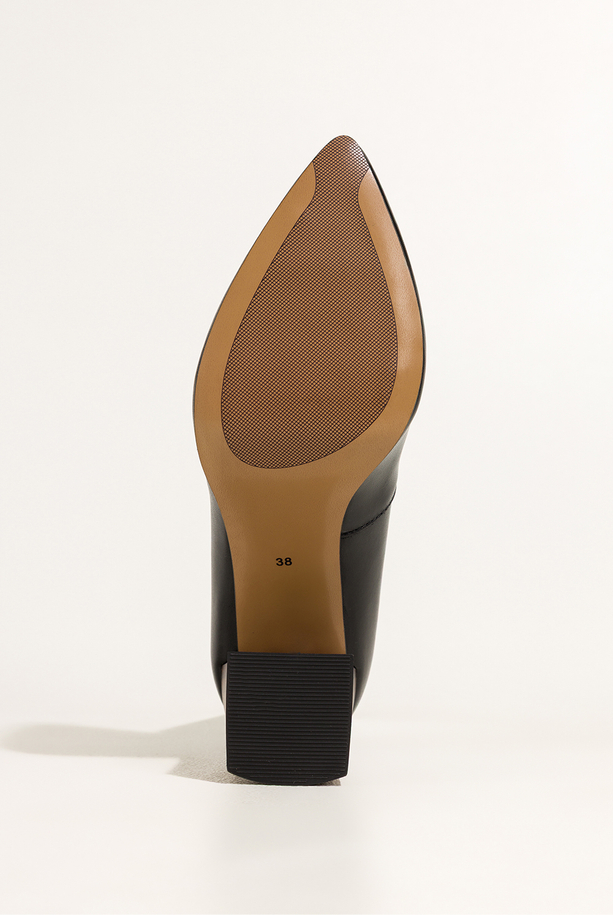 Czarne czółenka skórzane damskie na ozdobnym brązowym klocku PRODUKT POLSKI Casu 7640-899-DWM