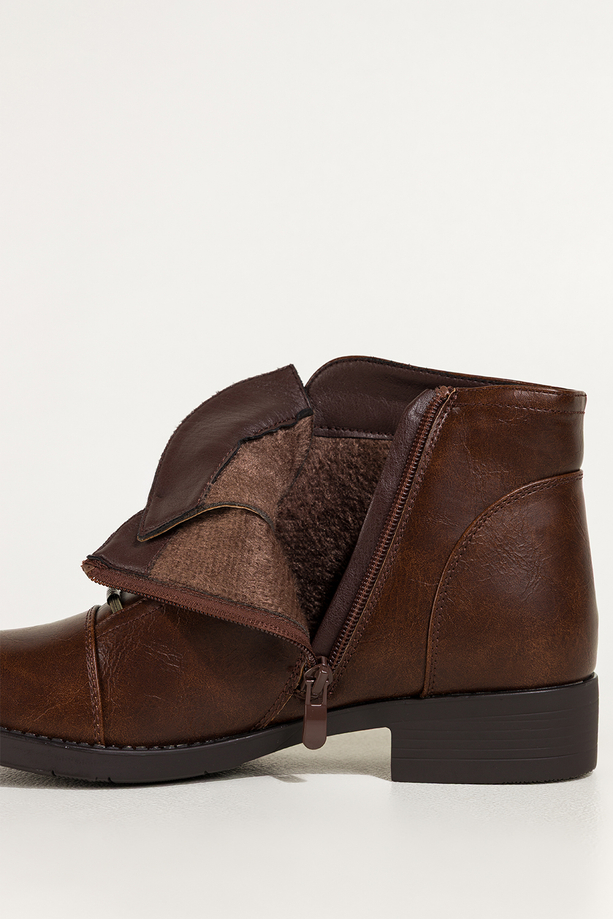 Brązowe botki damskie na szerokim niskim klocku stalowe ozdoby Carla Y-6-8636