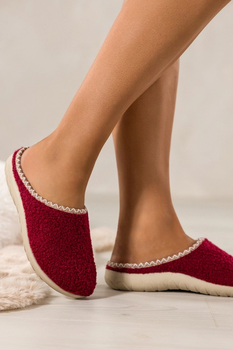 Bordowe kapcie damskie Inblu obuwie domowe z materiału typu baranek z ozdobną lamówką wkładka soft VG969299