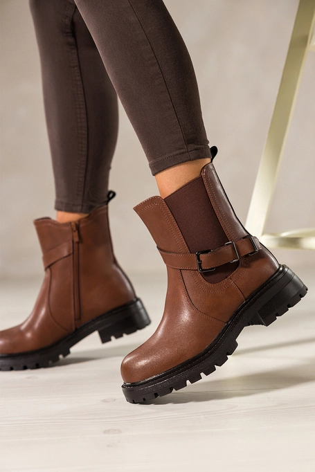 Brązowe botki skórzane damskie Sergio Leone na bieżnikowanej platformie guma w cholewce ozdobny pasek ze stalową klamrą GI280-H