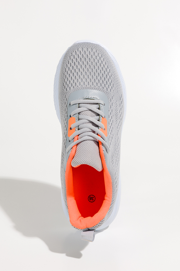 Szare sneakersy damskie buty sportowe na fitness elastyczna biała podeszwa pomarańczowe wstawki sznurowane Casu HL22122-5
