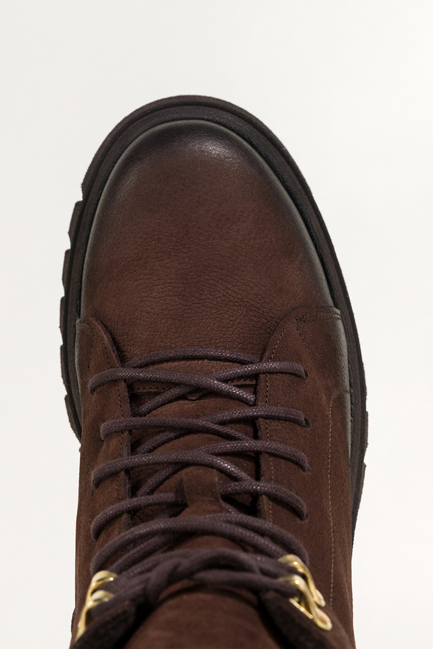 Czekoladowe botki skórzane damskie nubukowe na bieżnikowanej czekoladowej podeszwie sznurowane PRODUKT POLSKI Casu 8097