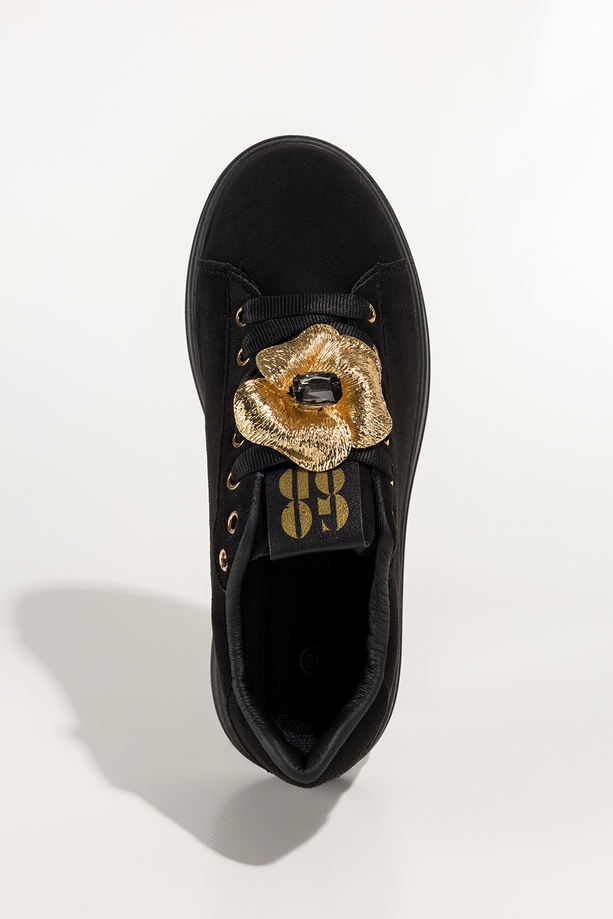 Czarne sneakersy damskie buty sportowe na platformie przy sznurówce złoty kwiat z kryształkiem Casu O-376