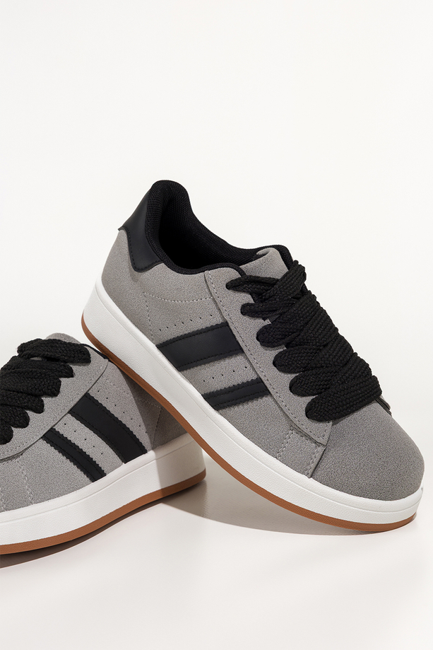 Szare sneakersy damskie buty sportowe na białej platformie sznurowane czarne wstawki Casu Z-876