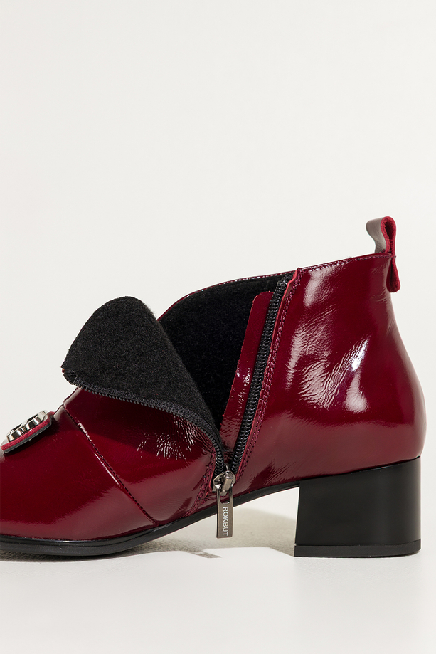 Bordowe botki skórzane damskie lakierowane obcas klocek elastyczna guma na przodzie srebrna ozdoba PRODUKT POLSKI Casu 378-L