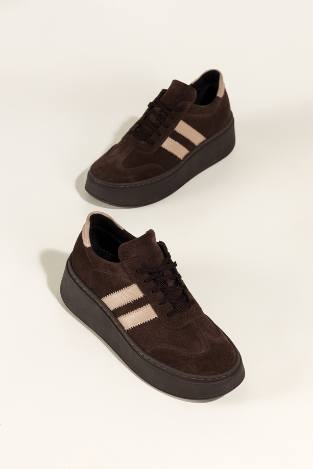 Czekoladowe sneakersy skórzane damskie buty sportowe na platformie beżowe wstawki sznurowane PRODUKT POLSKI Casu 5967
