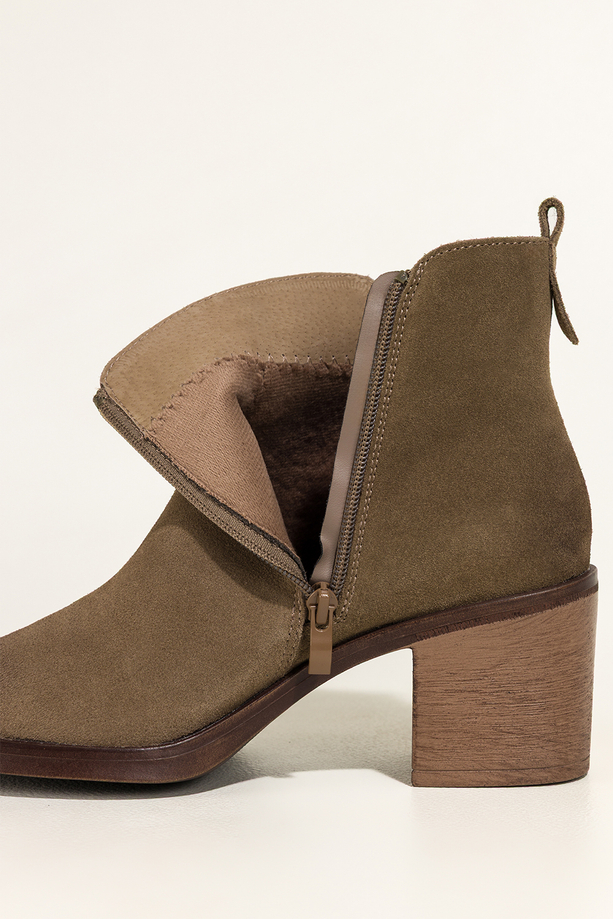 Ciemnobeżowe botki skórzane damskie Sergio Leone obcas klocek przeszyta cholewka YG74678-H