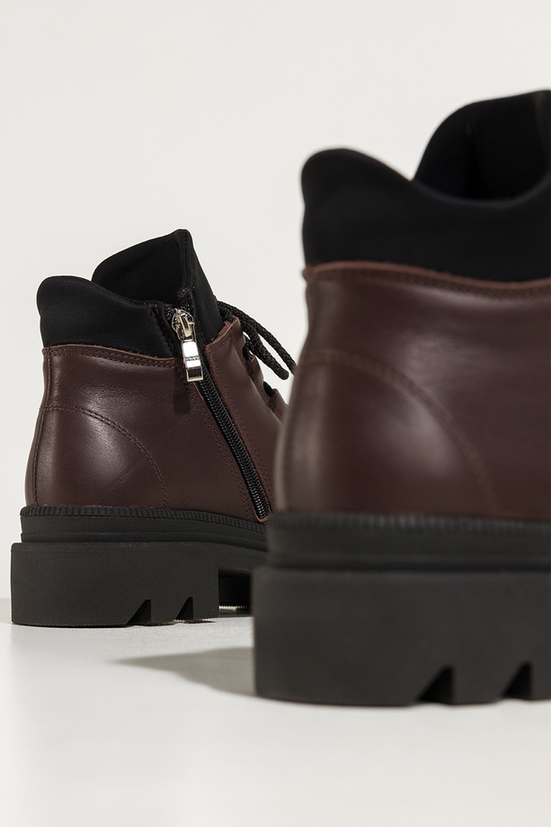 Czekoladowe botki skórzane damskie na bieżnikowanej podeszwie sznurowane PRODUKT POLSKI Casu A099