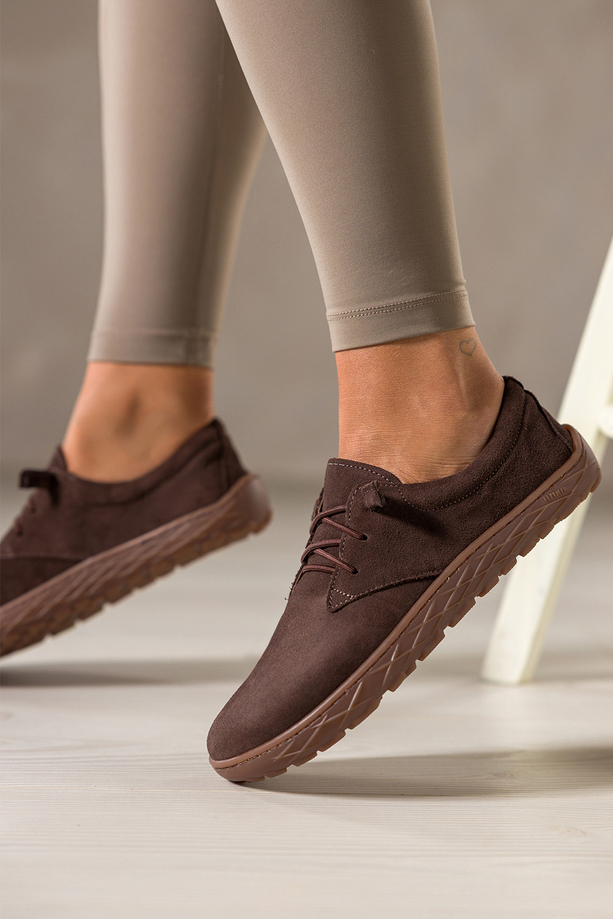 Czekoladowe buty barefoot skórzane damskie szerokie na elastycznej płaskiej podeszwie elastyczne czekoladowe sznurówki PRODUKT POLSKI Casu 89810