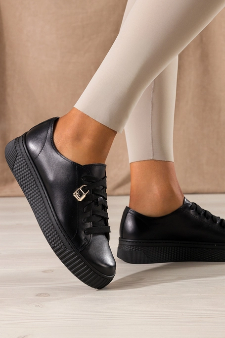 Czarne sneakersy skórzane damskie buty sportowe na platformie z kłódką sznurowane PRODUKT POLSKI Casu 1145