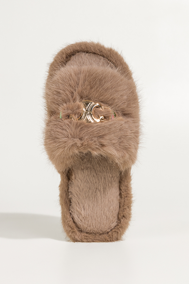 Ciemnobeżowe kapcie damskie obuwie domowe futrzane szeroki pasek ze złotą ozdobą Casu UO961