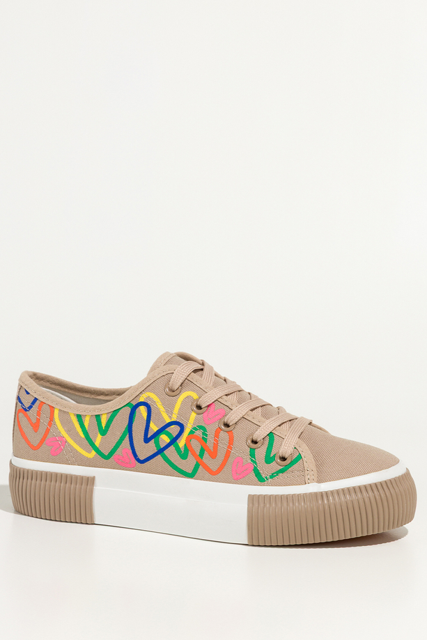 Beżowe trampki damskie sneakersy z kolorowymi sercami na platformie sznurowane Carla QY853-8