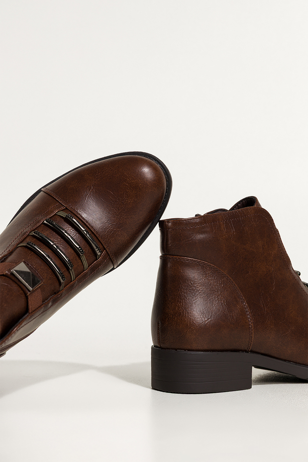 Brązowe botki damskie na szerokim niskim klocku stalowe ozdoby Carla Y-6-8636