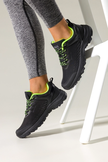 Czarne buty trekkingowe damskie buty sportowe softshell na bieżnikowanej podeszwie seledynowe wstawki sznurowane Carla EY0976-8