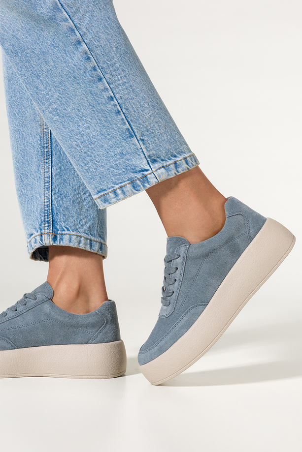 Niebieskie sneakersy skórzane damskie creepersy na platformie sznurowane Carla 2323